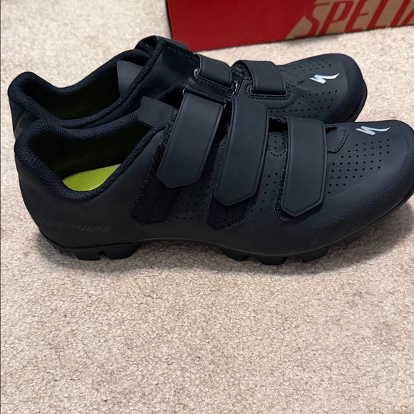 Specialized Men's Black Athletic Cycling Shoes - Picture 7 of 9